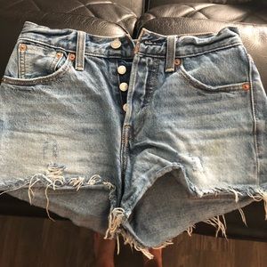 White Oak Levi’s Wedgie 25